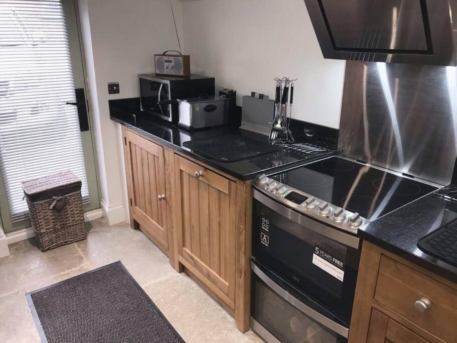 Chic 2 Bed Peak District Cottage Barn Near Alton Towers, Polar Bears, Chatsworth House لييك المظهر الخارجي الصورة